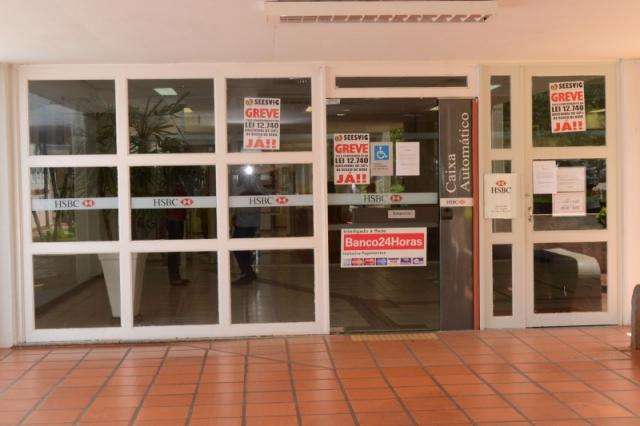 Vigilantes grevistas geram tumulto em ag&ecirc;ncia banc&aacute;ria na UFMS