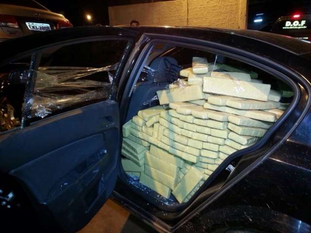 Traficante atropela tenente em apreens&atilde;o de 2,4 mil kg de maconha 