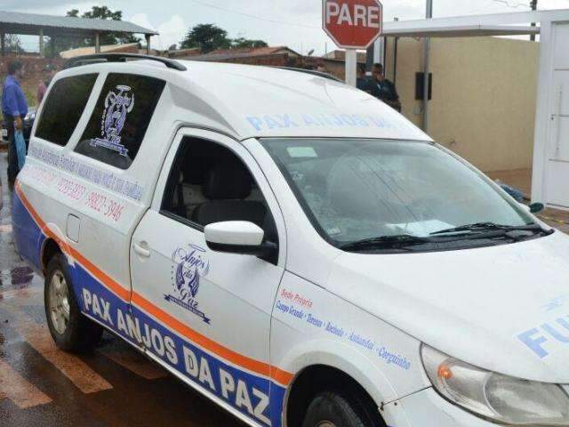 M&atilde;e identifica assaltante morto pelo comparsa em tentativa de roubo