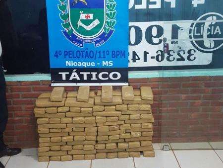 Durante abordagens na MS-166, pol&iacute;cia encontra 139 kg de maconha em carro