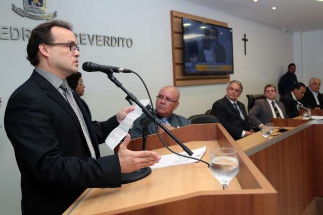 M&eacute;dico aumenta bancada tucana na C&acirc;mara e reafirma doa&ccedil;&atilde;o de sal&aacute;rio
