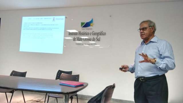 Prefeitura depende de IPTU adiantado e inadimplentes para pagar 13&deg; sal&aacute;rio
