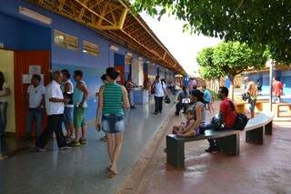 Poucos eleitores compareceram à Escola Municipal Irene Szukala (Foto: Alan Diogenes)