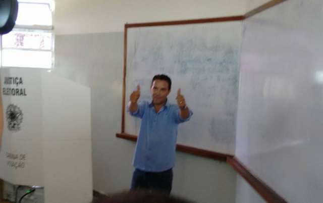 Sidney Melo vota e destaca discuss&atilde;o de temas pol&ecirc;micos durante campanha