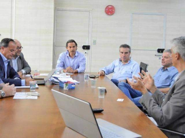 Prefeitura negocia instala&ccedil;&atilde;o de f&aacute;brica de carros el&eacute;tricos na Capital