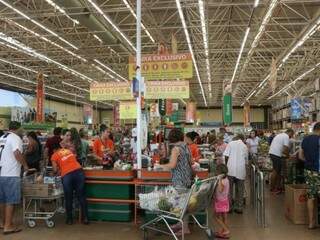 Fazer compras de produtos essenciais ficou mais barato em Campo Grande (Foto: Henrique Kawaminami/Arquivo)