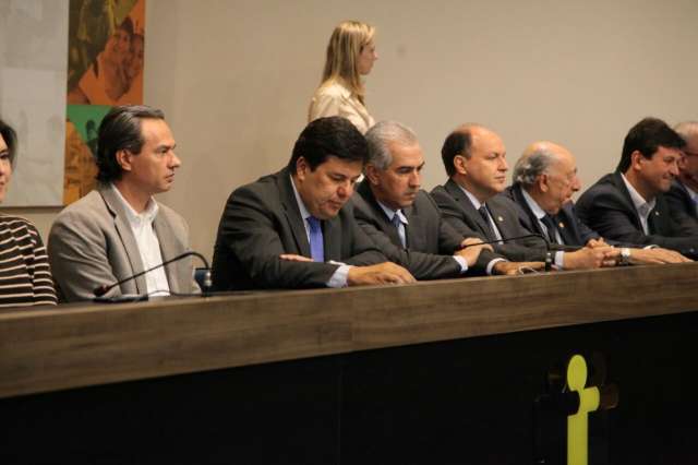 Reinaldo critica propaganda e defende troca de comando do PSDB