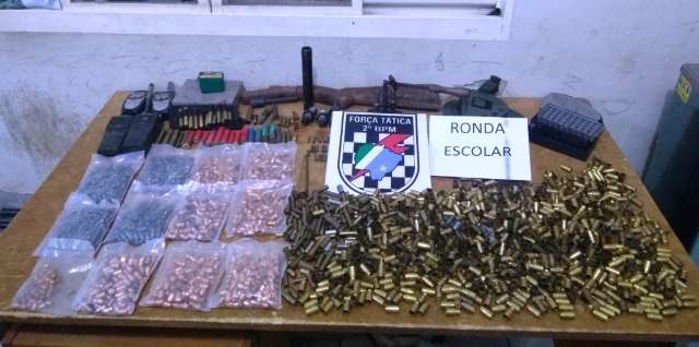 Ap&oacute;s den&uacute;ncia de briga, policia acha 2 mil muni&ccedil;&otilde;es e proj&eacute;teis em casa