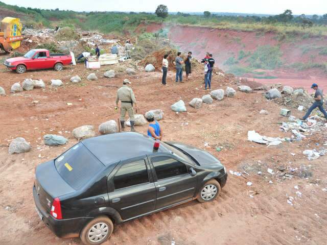  Fam&iacute;lia de jovem morto colhe material gen&eacute;tico para comparar com ossada 