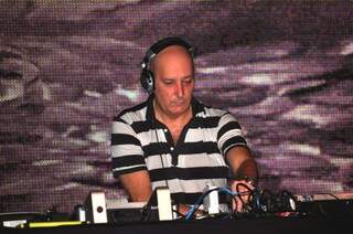 DJ Vadão está há mais de 30 anos na noite brasileira.