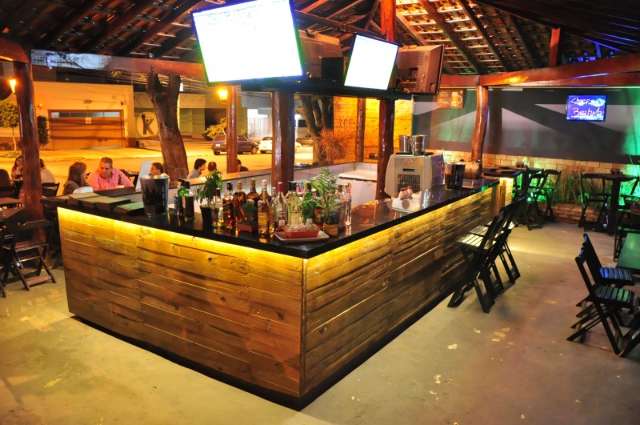 No Barrica, cliente toma um chopp e ganha outro em happy hour