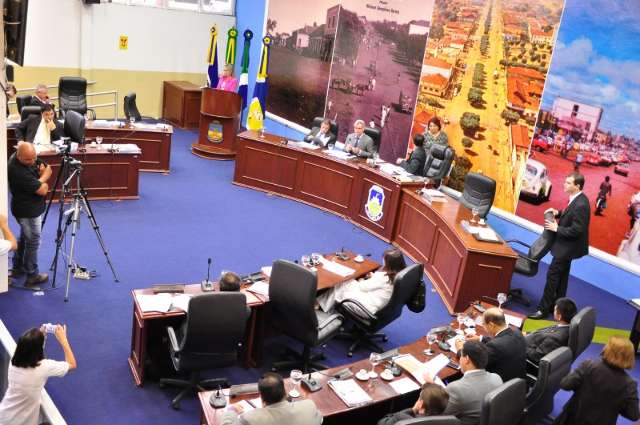 C&acirc;mara altera relat&oacute;rio e acusado de apalpada &eacute; suspenso por 20 dias