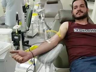 Motoristas de caminhão de outros Estados aproveitam paralisação para doar sangue