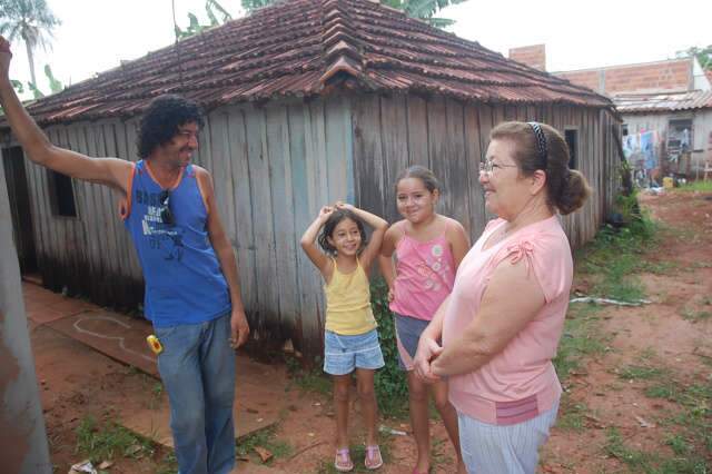  Pedreiro ganha apartamento do IPTU e vai oferecer moradia digna aos filhos