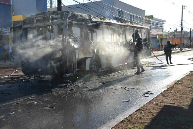  Inc&ecirc;ndio em &ocirc;nibus derruba servi&ccedil;os e lucro de comerciantes em at&eacute; 70%