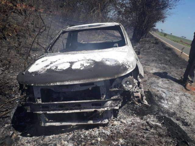 Carro &eacute; encontrado incendiado &agrave;s margens da rodovia MS-395