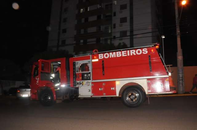 &quot;Trote&quot; de inc&ecirc;ndio em pr&eacute;dio mobiliza 4 viaturas do Corpo de Bombeiros