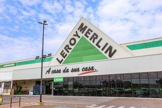 A Leroy Merlin fica na saída para Cuiabá, ao lado do Shopping Bosque dos Ipês, na Avenida Cônsul Assaf Trad, 6170. (Foto: Henrique Kawaminami)