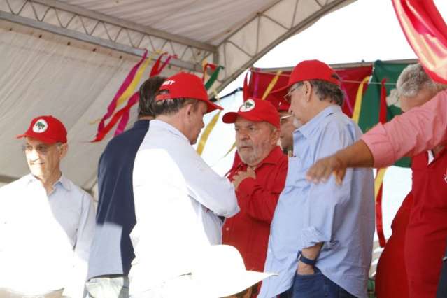 Lula diz que &eacute; candidato &agrave; Presid&ecirc;ncia e Zeca ao governo de MS em 2018