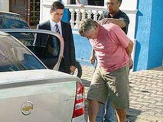 Carvalho ao ser preso, em 2007, por envolvimento na Jogatina (Diário On Line)
