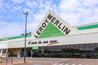 A Leroy Merlin fica na saída para Cuiabá, ao lado do Shopping Bosque dos Ipês, na Avenida Cônsul Assaf Trad. (Foto: Paulo Francis)