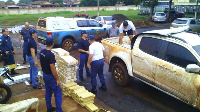 PM encontra ve&iacute;culo abandonado com 1.500 quilos de maconha