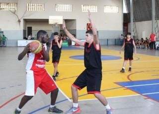 Jogos de basquete irão ocorrer nesta tarde (Foto: Divulgação - Fundesporte)