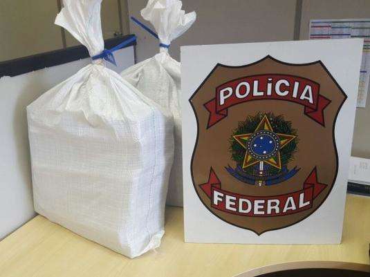 PF apreende 30 quilos de droga em mala de mulher no aeroporto da Capital