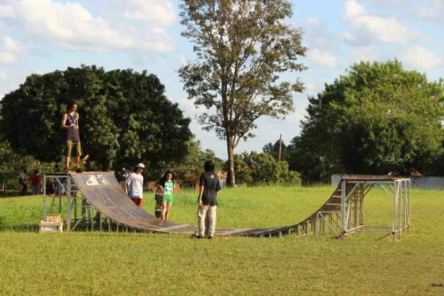 Ao som do vinil, grupos de skate e grafite tomam conta de pra&ccedil;a