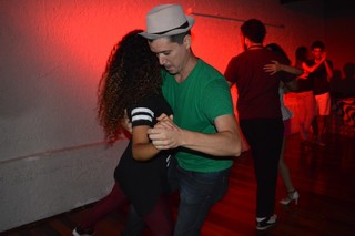Samba rola a noite em eventos do Clube da Gafieira MS. (Foto: Thailla Torres) 