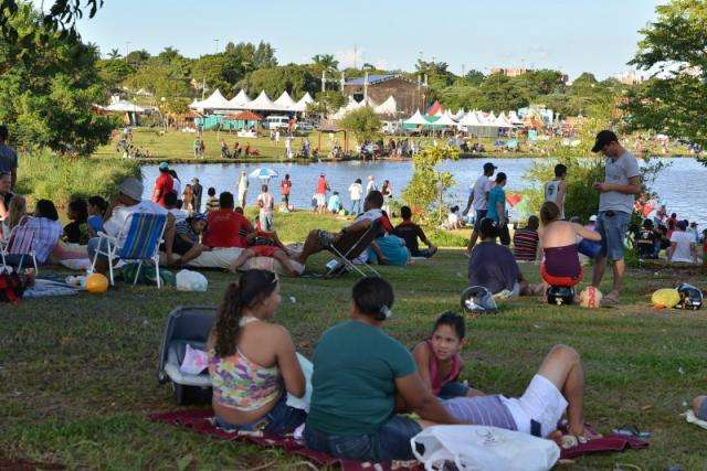 S&aacute;bado &eacute; dia de torneio de pesca e amanh&atilde; tem show infantil na Festa do Peixe