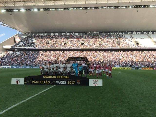 Com gol de Rodriguinho, Corinthians vence Botafogo e est&aacute; na semifinal