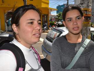 As amigas Camila Valensuellos e Jessika Ferreira dizem que sobra igreja.