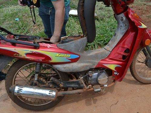 Motociclista tenta fugir a p&eacute;, mas &eacute; executado com oito tiros por dupla