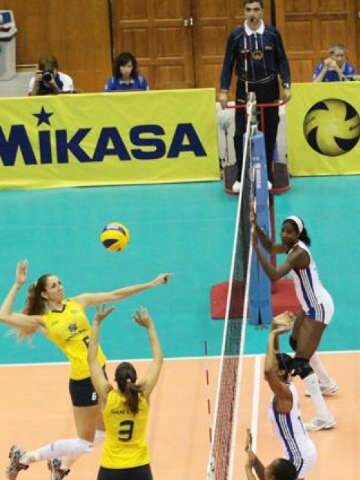  Brasil vence Cuba, mant&eacute;m invencibilidade e est&aacute; na fase final do Grand Prix