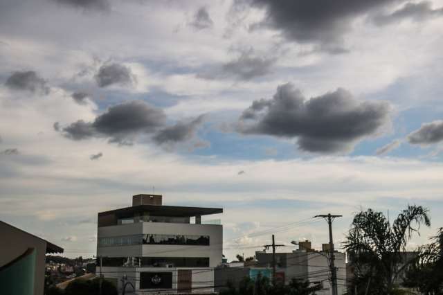 Semana come&ccedil;a com chuva e m&aacute;xima de 35&deg;C no Estado