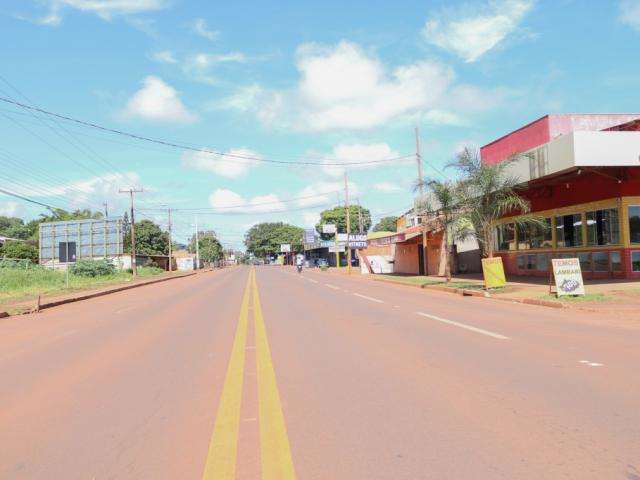 Motociclista morre ap&oacute;s invadir contram&atilde;o e colidir com Uno 