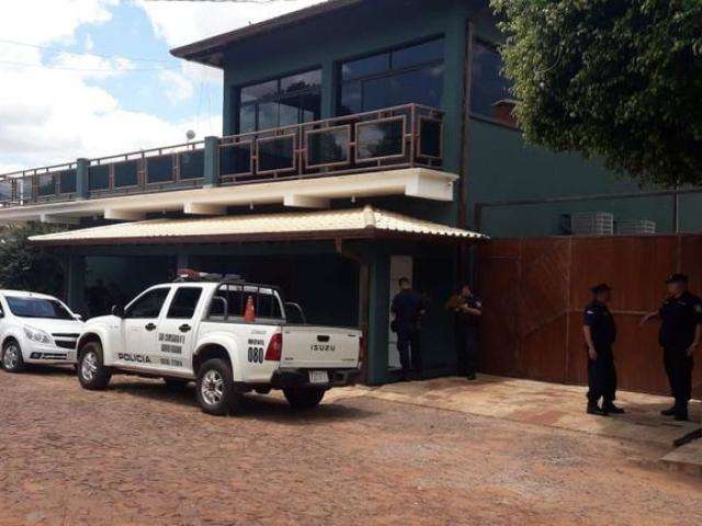 Comerciante sobrevive a atentado em frente de casa na fronteira
