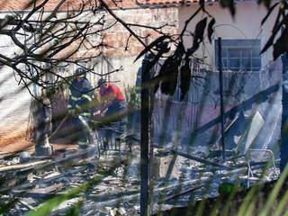 Inc&ecirc;ndio destr&oacute;i barrac&atilde;o de candombl&eacute; e casa de madeira