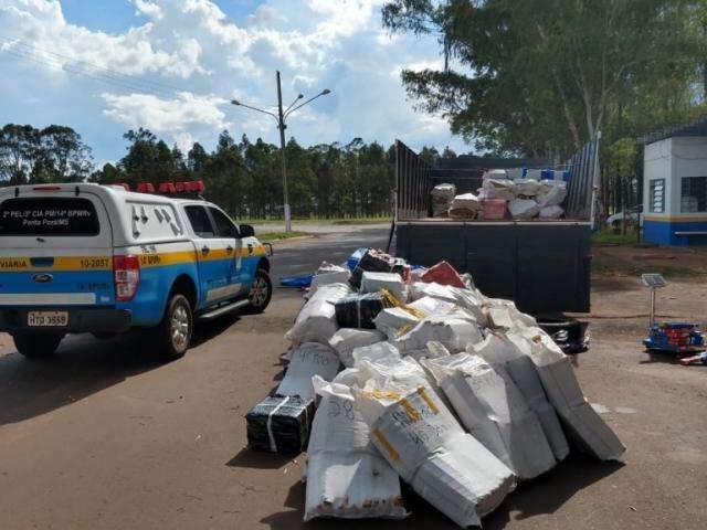 A&ccedil;&atilde;o contra corrup&ccedil;&atilde;o e contrabando cumpre mandados na casa de policiais
