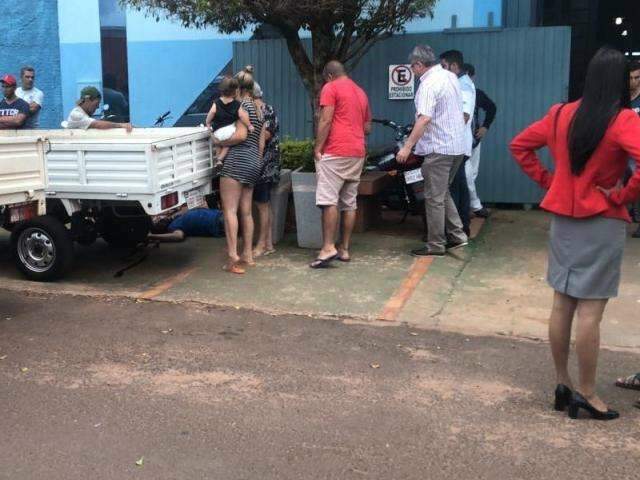 Homem &eacute; morto a tiros em frente a vidra&ccedil;aria na fronteira, 2&ordm; caso do ano