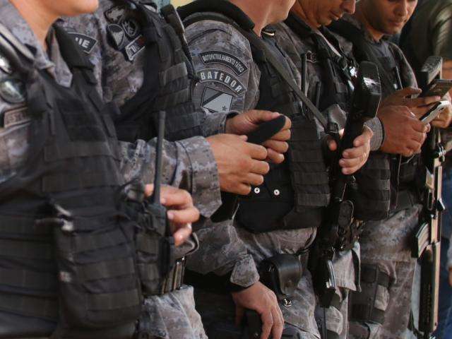Adolescentes infratores tentam fugir da Unei e s&atilde;o contidos por agentes 