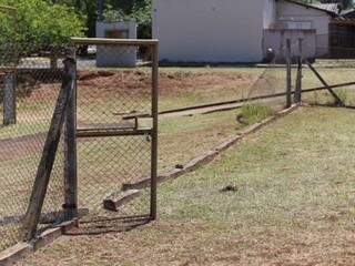 Pra&ccedil;a ter&aacute; novo campo de futebol, banco &ldquo;minhoca&rdquo; e playground