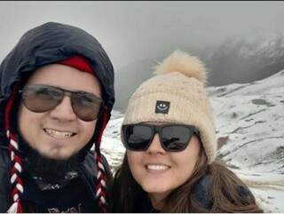O casal, Danilo Alencar e Mariana Pires, viajavam pelo Peru quando sofreram o acidente (Foto: Arquivo Pessoal)