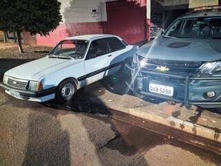 Carro da vítima foi localizado no bairro Aero Rancho. (Foto: Divulgação/Batalhão de Choque)