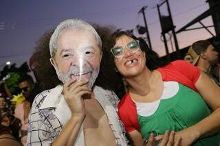 E teve o Lula mascarado ao lado da Chiquinha (Foto: Kísie Ainoã)