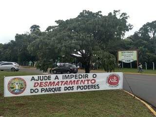 Manifestantes iniciavam manifestação em prol do Parque dos Poderes (Foto: Guilherme Correia)
