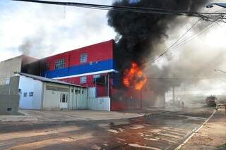 Loja de utilidades incendiada em 2012 funcionava sem alvará do Corpo de Bombeiros (Foto: Arquivo)