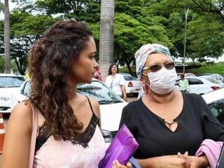 Eliza e Célia foram para o HR com carro de plataforma de aplicativo e voltaram de táxi. (Foto: Henrique Kawaminami)