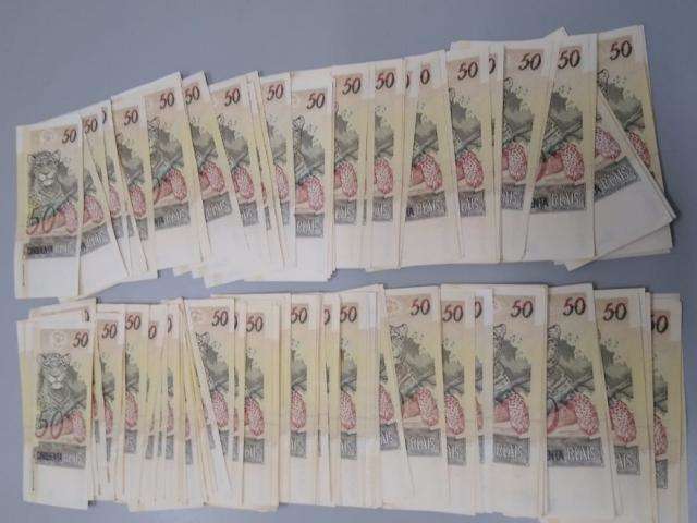 Tentativa de golpe termina com apreens&atilde;o de quase R$ 7 mil em notas falsas